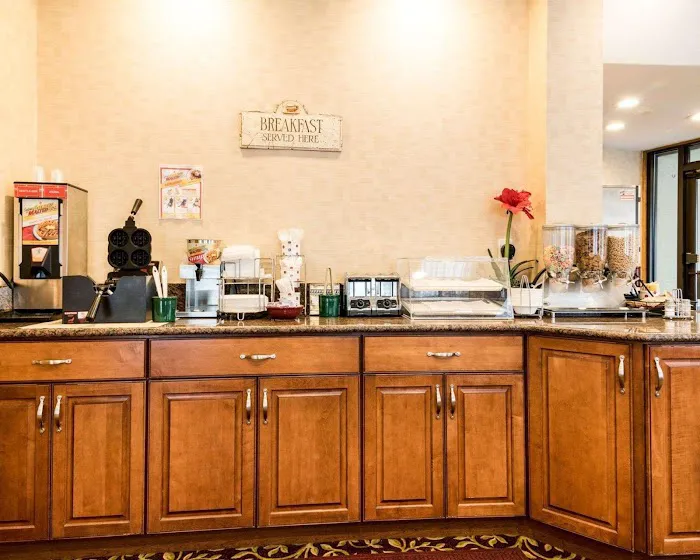 Rodeway Inn 4