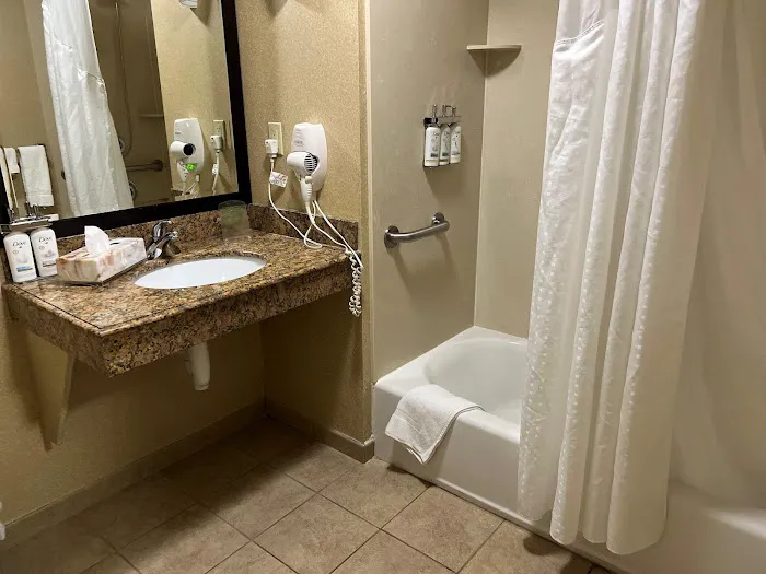 Holiday Inn Express & Suites Elkton - University Area by IHG 4