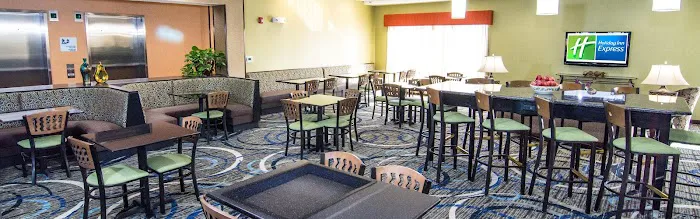 Holiday Inn Express & Suites Elkton - University Area by IHG 4