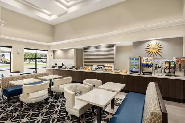 La Quinta Inn & Suites by Wyndham Newark - Elkton 4