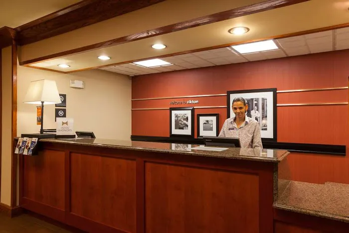 Hampton Inn Elkton 4