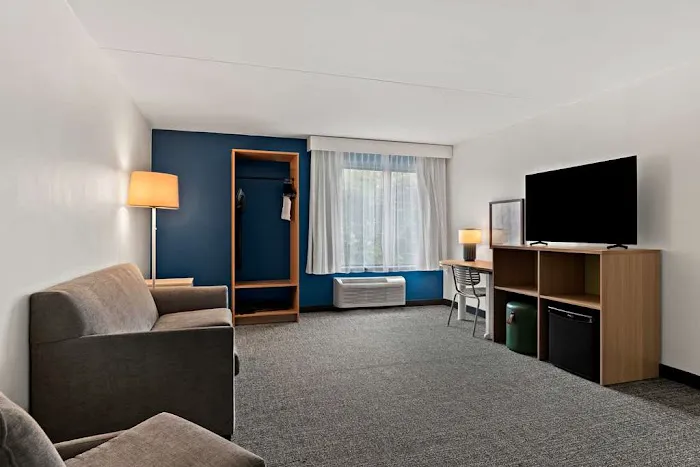 Spark by Hilton Hummelstown Hershey 4