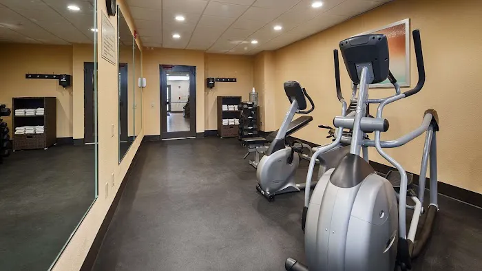 Harrisburg East Inn and Suites 4