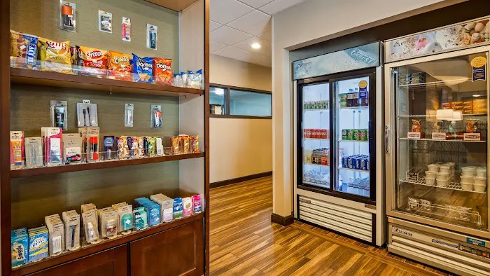 Harrisburg East Inn and Suites 4
