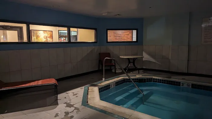 Harrisburg East Inn and Suites 4