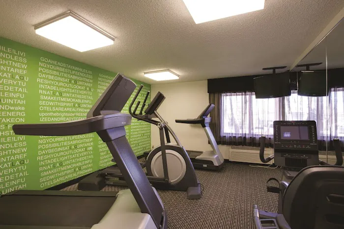 La Quinta Inn & Suites by Wyndham Harrisburg Airport Hershey 4