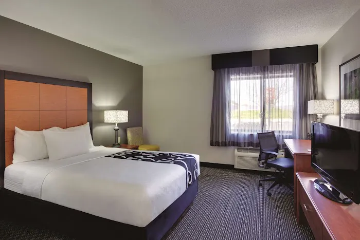 La Quinta Inn & Suites by Wyndham Harrisburg Airport Hershey 4