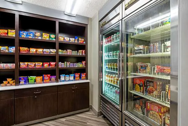 La Quinta Inn & Suites by Wyndham Harrisburg Airport Hershey 4