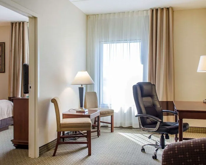 Comfort Inn & Suites 4