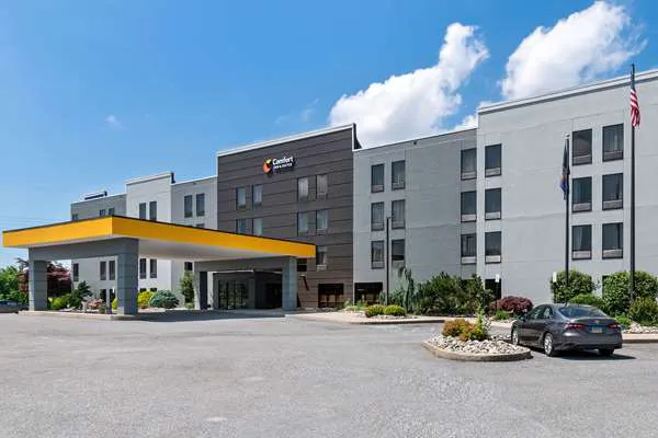 Comfort Inn & Suites 4