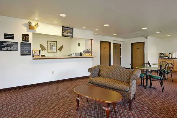 Super 8 by Wyndham York 4