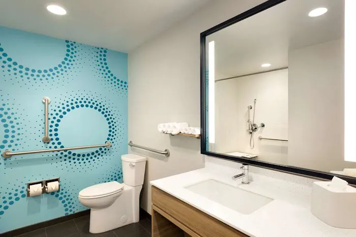 Tru by Hilton York 4