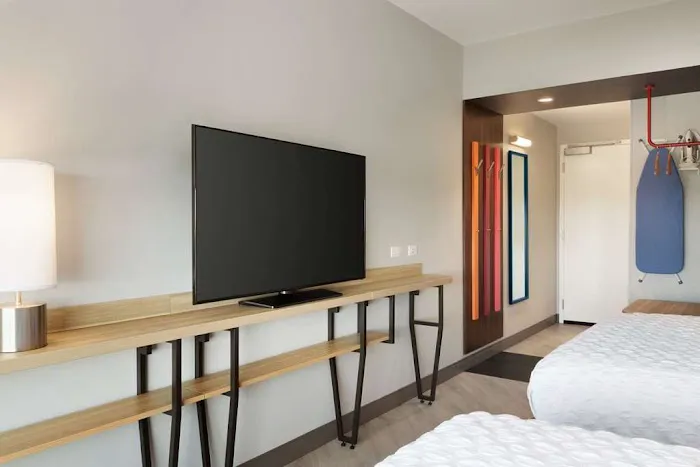 Tru by Hilton York 4