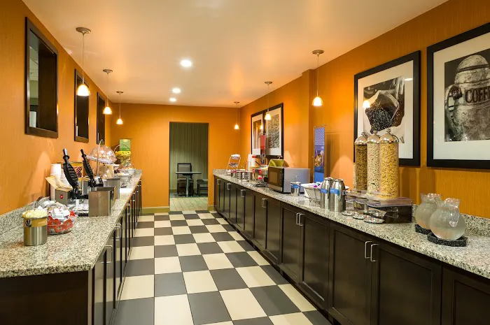 Hampton Inn Danville 4