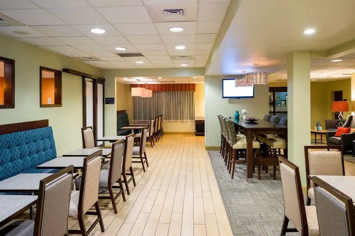 Hampton Inn Danville 4