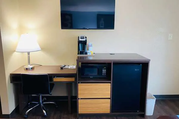 Super 8 by Wyndham Danville 4