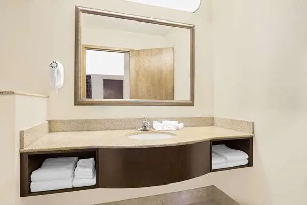 Super 8 by Wyndham Danville 4