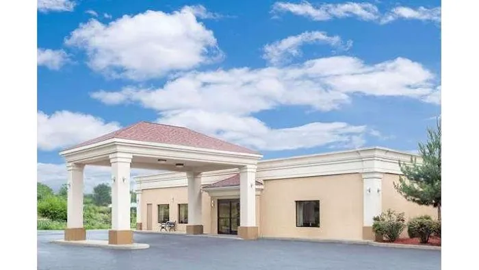Super 8 by Wyndham Danville 4