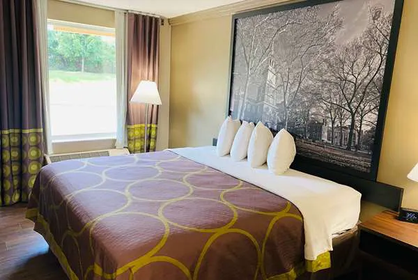 Super 8 by Wyndham Danville 4