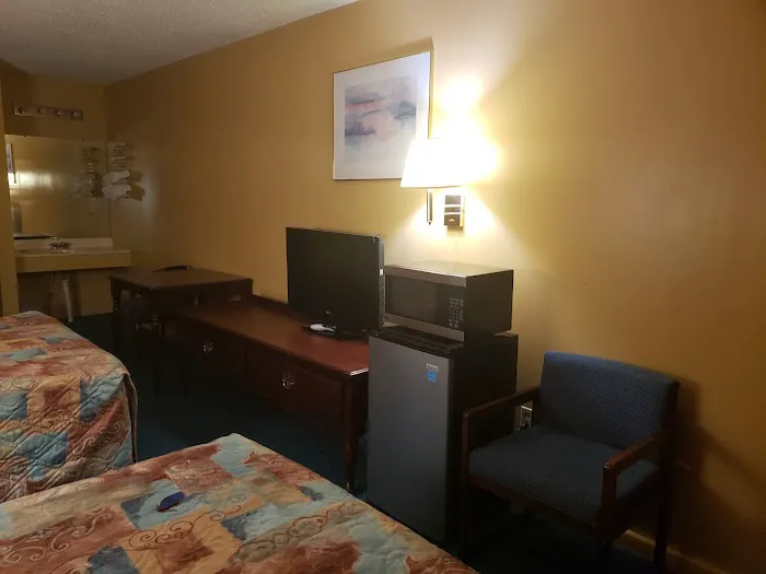 Red Maple Inn 4
