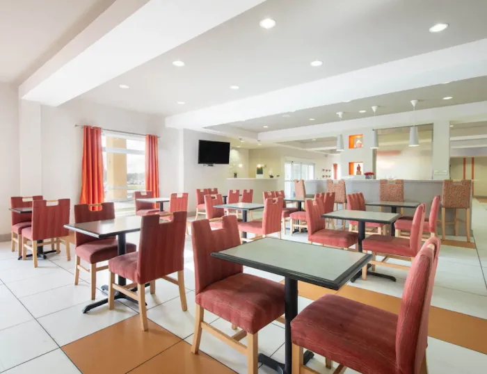 La Quinta Inn & Suites by Wyndham Harrisburg-Hershey 4