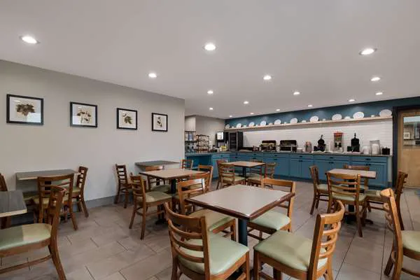 Country Inn & Suites by Radisson, Harrisburg Northeast - Hershey 4