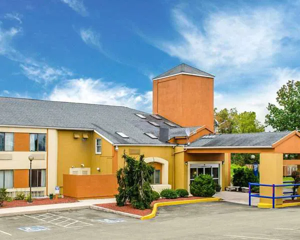 Econo Lodge 4