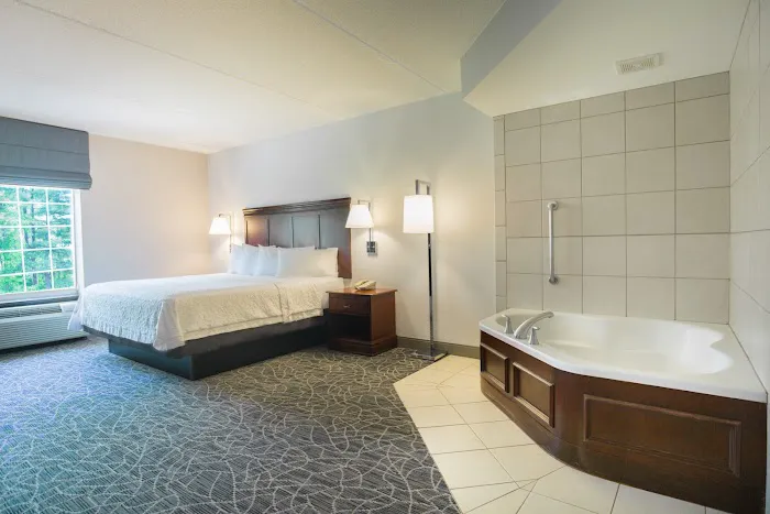Hampton Inn & Suites Berkshires-Lenox 4
