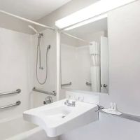 Howard Johnson by Wyndham Lenox ico