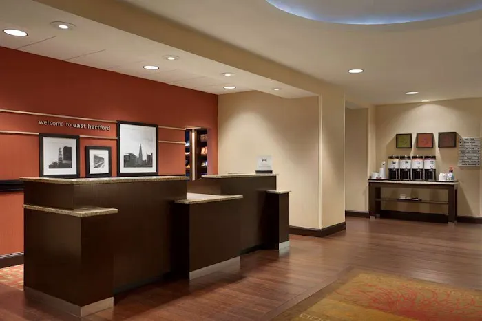 Hampton Inn & Suites Hartford/East Hartford 4