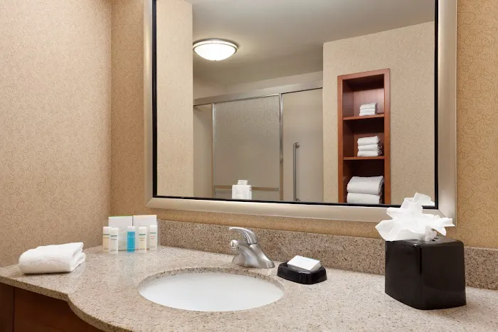 Hampton Inn & Suites Hartford/East Hartford 4
