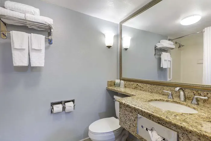 Best Western Hartford Hotel & Suites 5