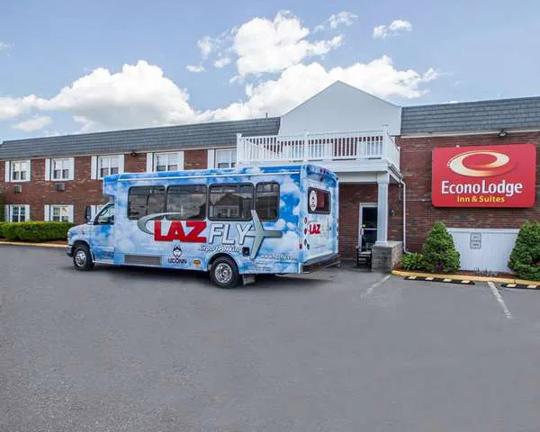 Econo Lodge Inn & Suites Airport 4