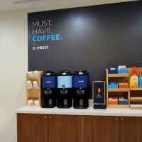 Holiday Inn Express & Suites Bradley Airport by IHG ico