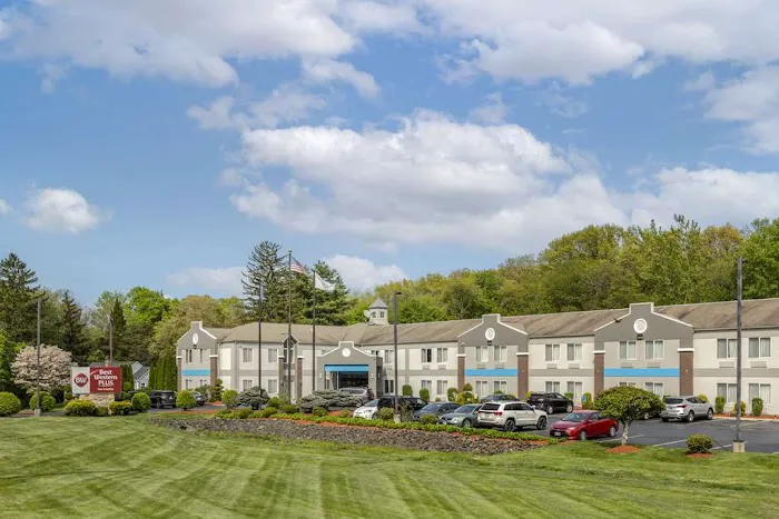 Best Western Plus New England Inn & Suites 4