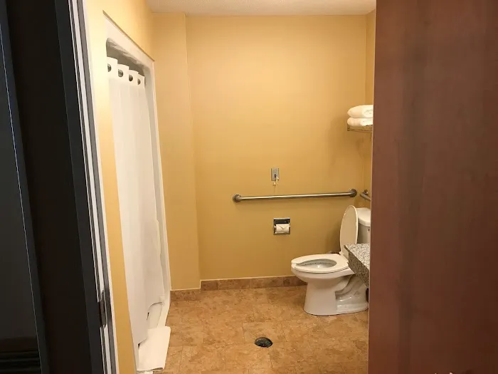 Best Western Plus New England Inn & Suites 4