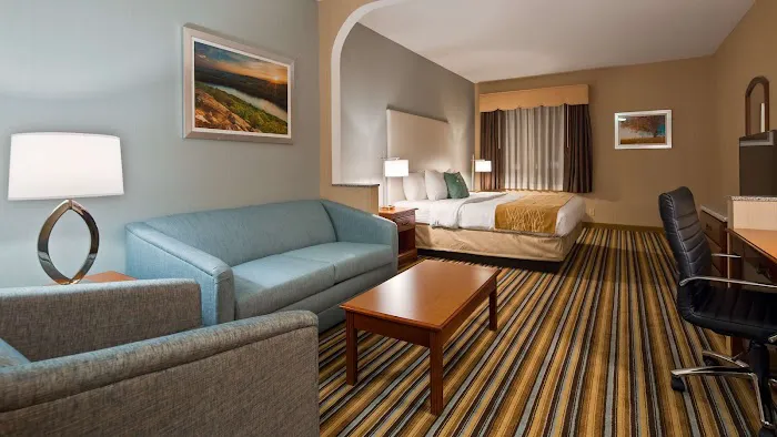 Best Western Plus New England Inn & Suites 4