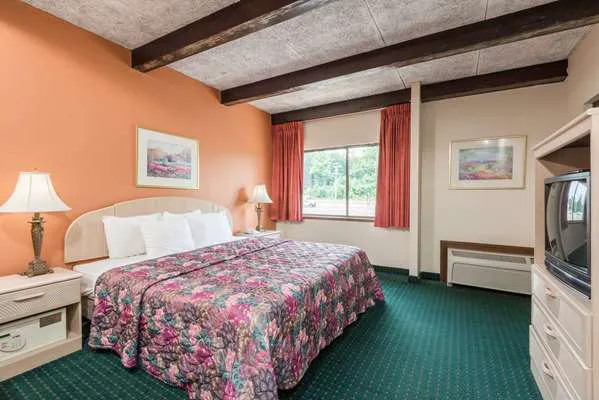 Days Inn by Wyndham Berlin Meriden 4