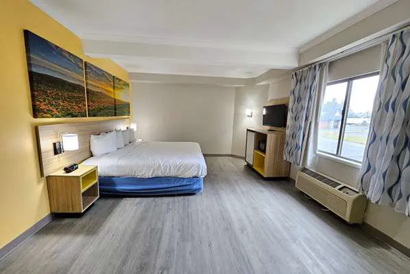 Days Inn by Wyndham Berlin Meriden 4