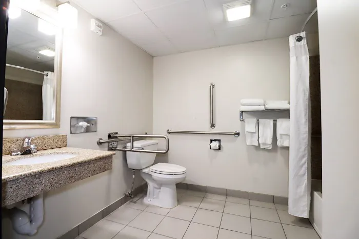 Holiday Inn Express & Suites Meriden by IHG 4