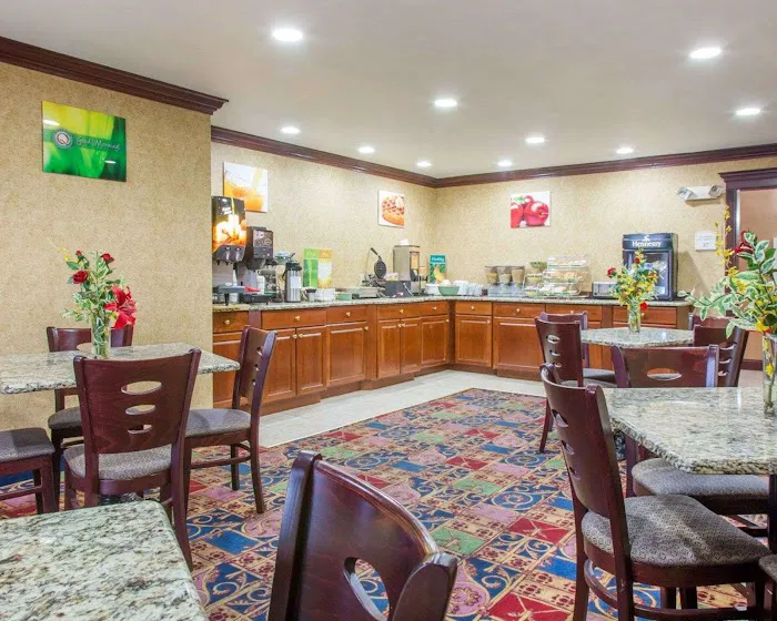 Quality Inn & Suites 4