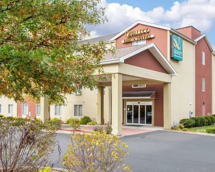 Quality Inn & Suites 4