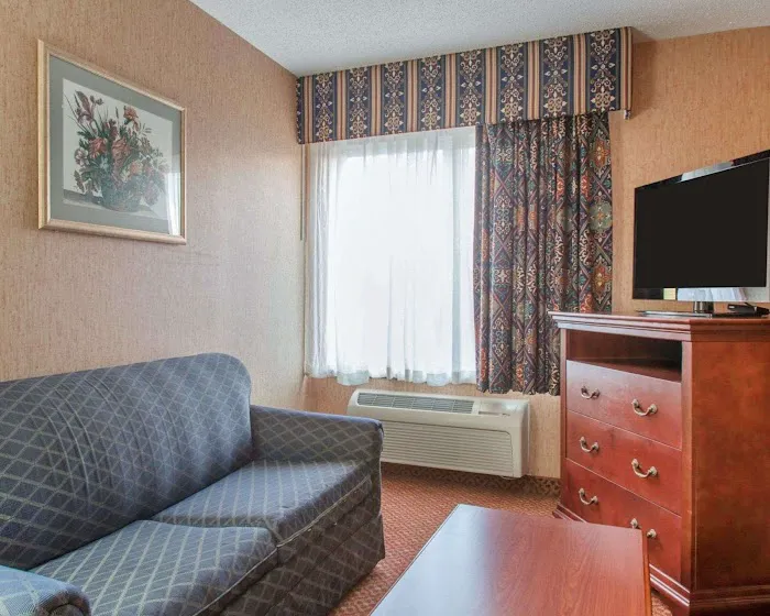 Quality Inn & Suites 4