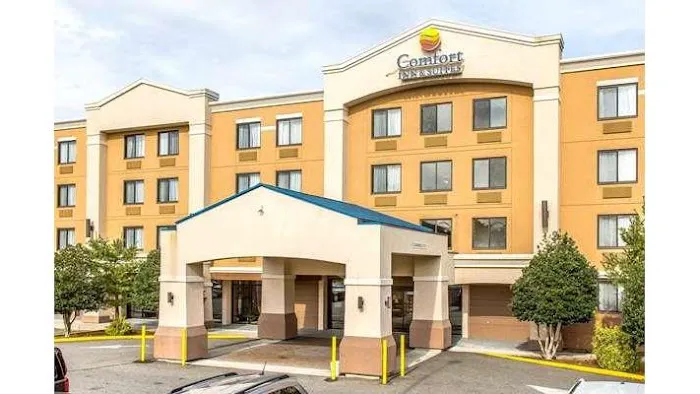Comfort Inn & Suites 4