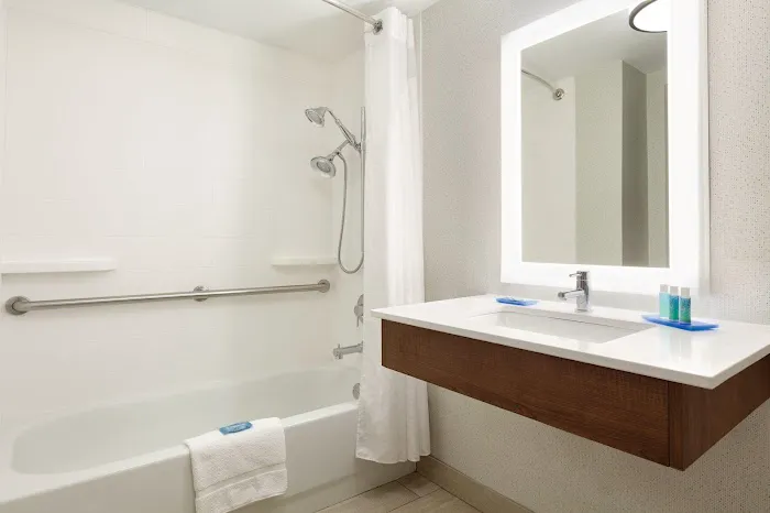 Holiday Inn Express Hartford South - Rocky Hill by IHG 4
