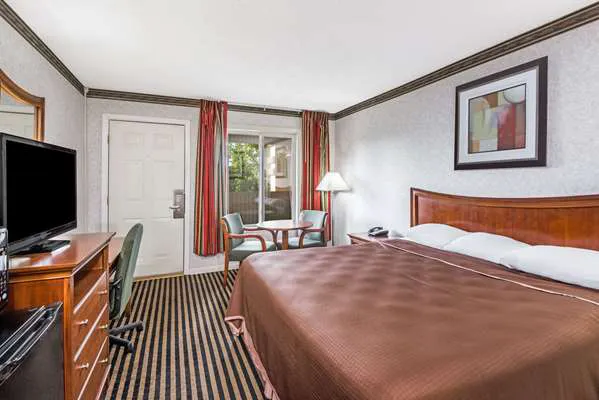 Howard Johnson by Wyndham Rocky Hill 4