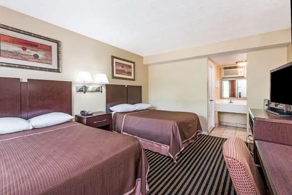 Howard Johnson by Wyndham Rocky Hill 4