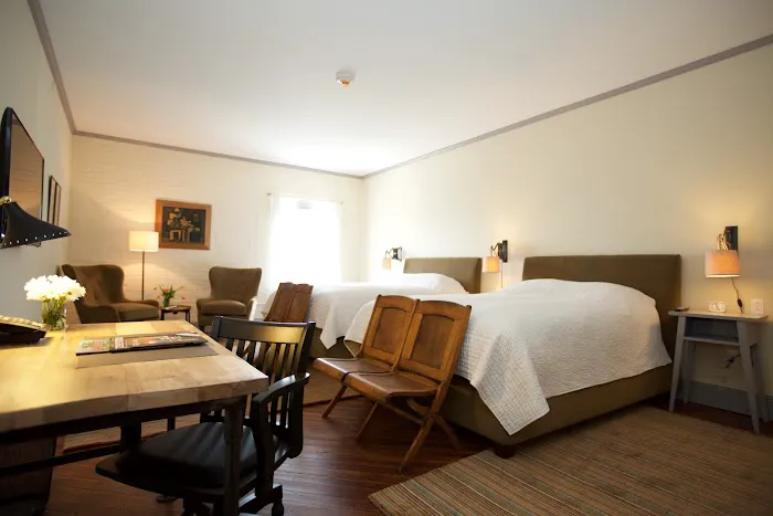 Hotel on North 4