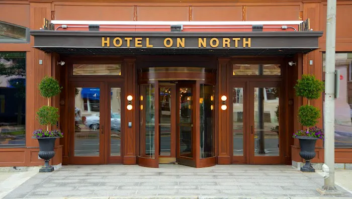 Hotel on North 4