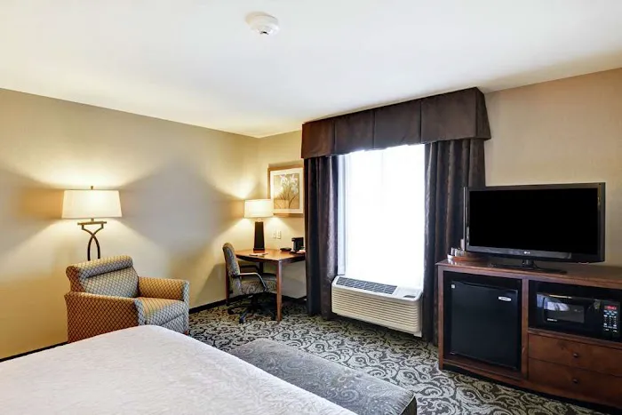 Hampton Inn & Suites New Hartford 4